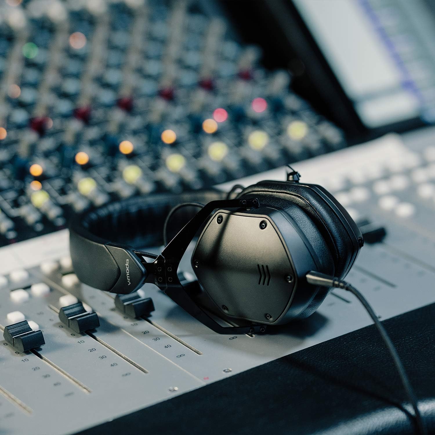 Matte Black Studio Headphone I1653