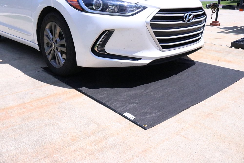 Heavy Duty Absorbent Mat for Garage Floor, 5' x 5' E2189