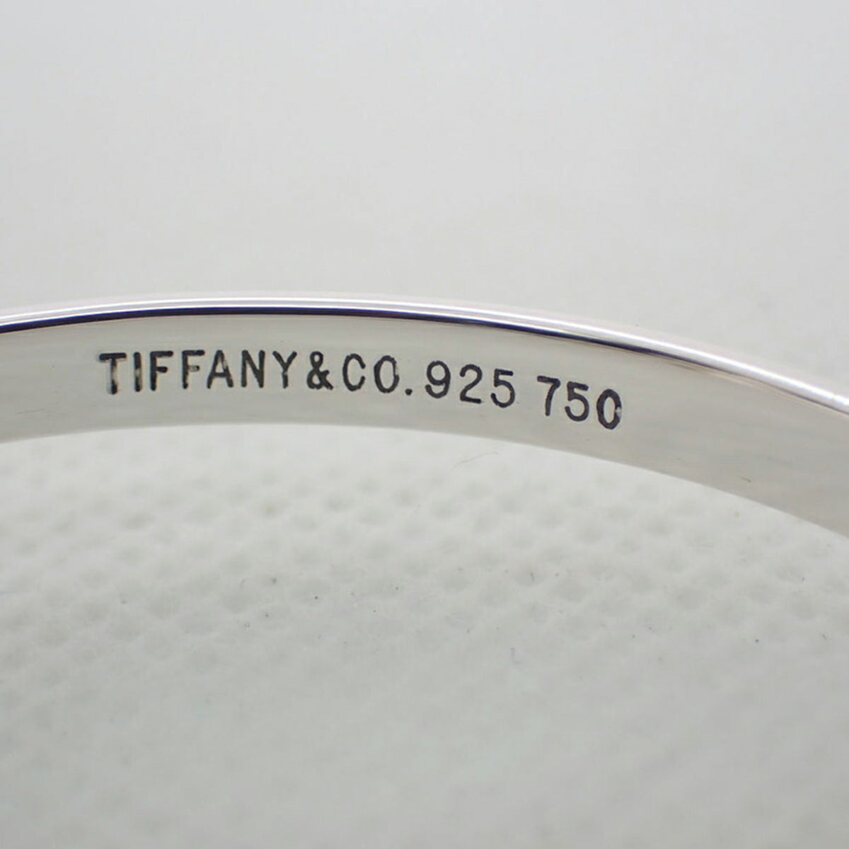 SV925 750 Hook & Eye Bangle G97375