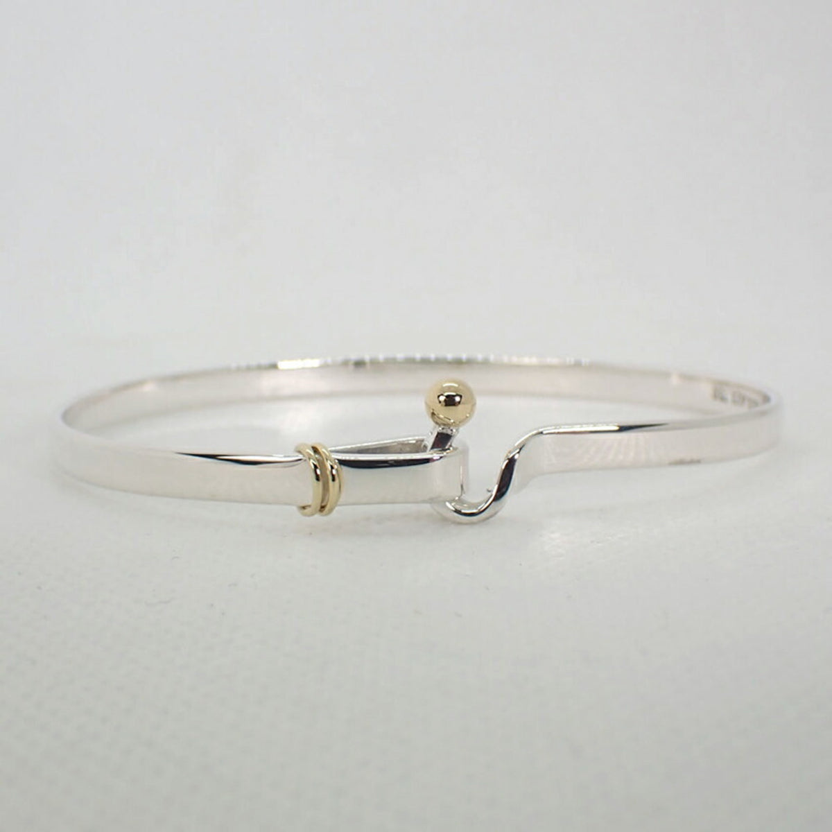 SV925 750 Hook & Eye Bangle G97375