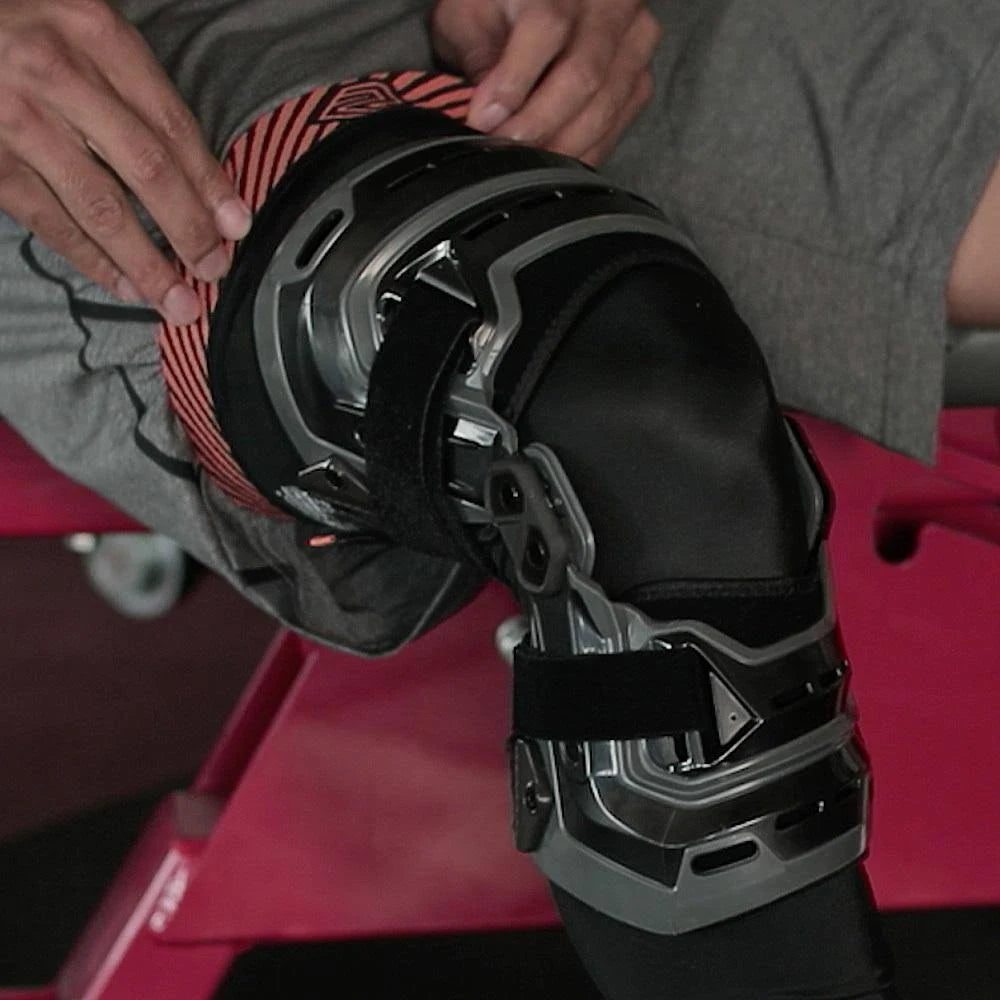 Black Left Medium Knee Brace K305529